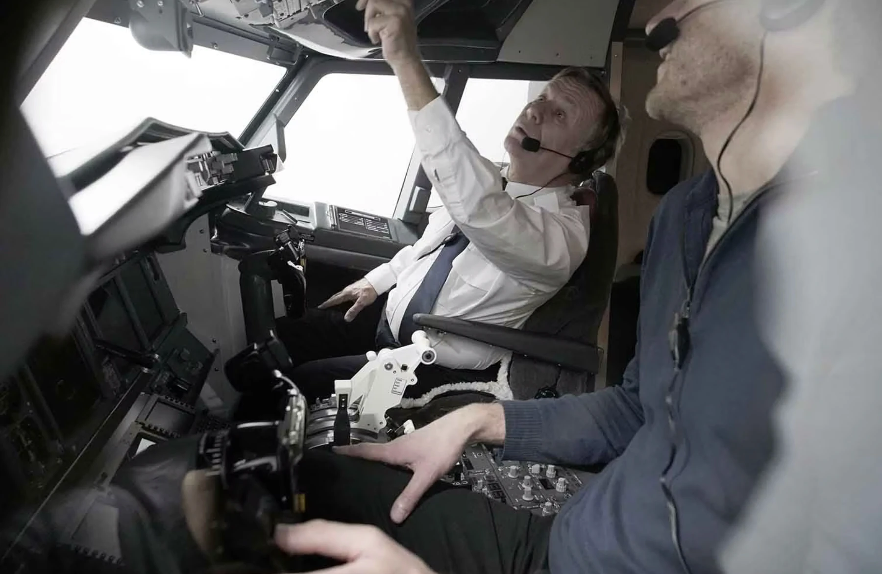 Instructor and participant in the 737 simulator