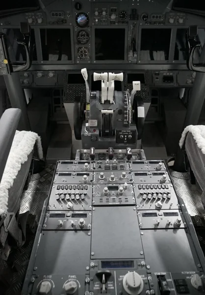 Installed 737 centre pedestal and throttle controls
