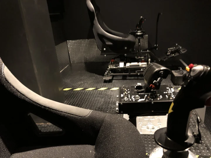 Control hardware in the dual-station installation
